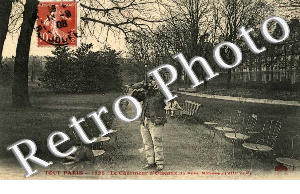 le Parc Monceau La Rotonde LE CHARMEUR D'OISEAUX