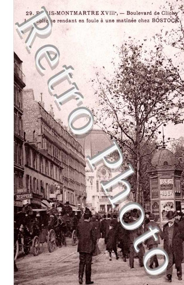 Boulevard de Clichy, foule se rendant chez Bostock