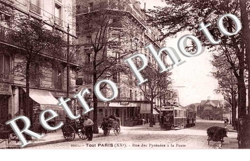 Rue des Pyrenees à la Poste