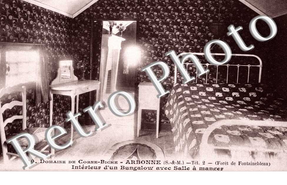 Domaine de Corne Biche, Interieur d'un Bungalow avec Salle a Manger