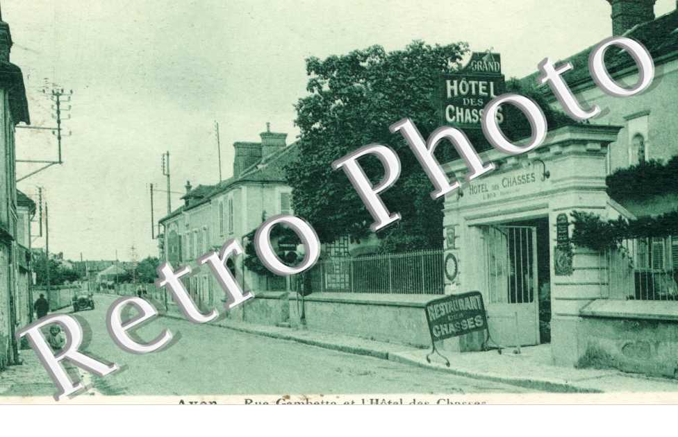Rue Gambetta et l'Hotel des Chasses
