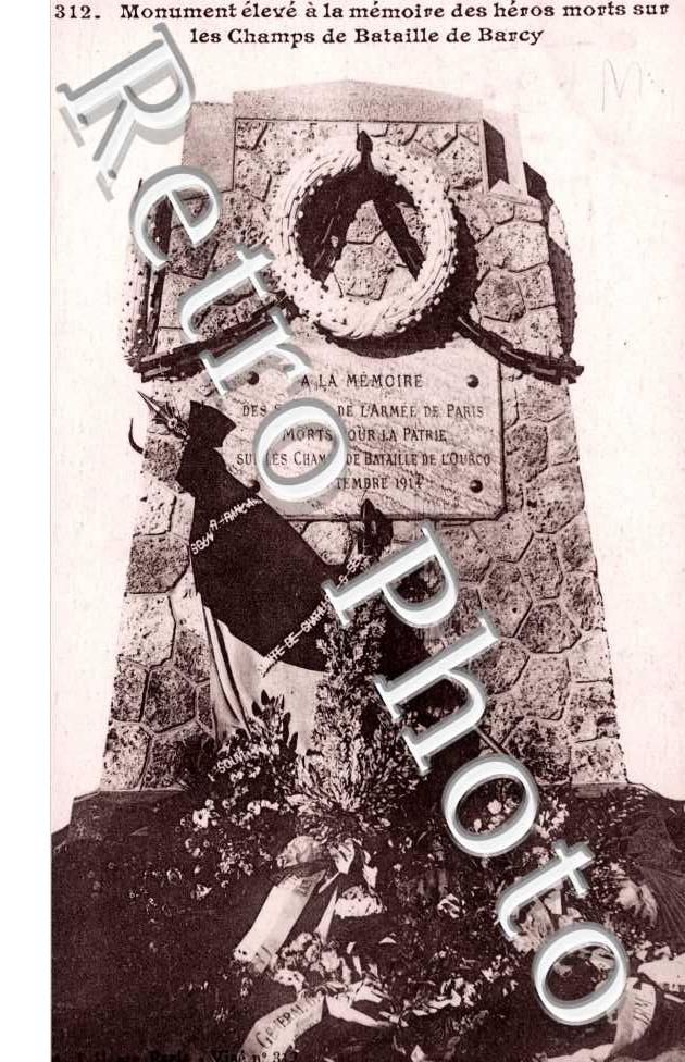 monument eleve a la memoire des heros morts sur les champs de bataille de Barcy