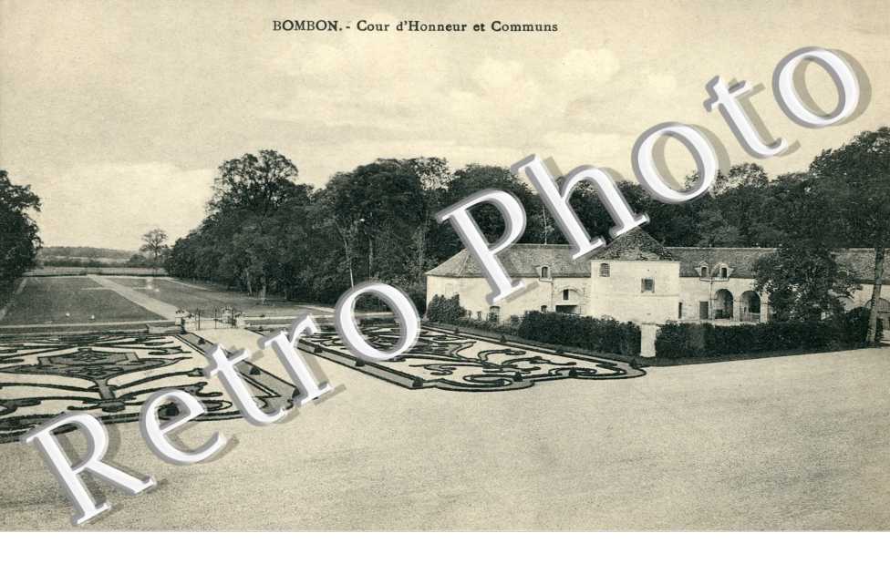 Cour d'Honneur et Communs du Chateau