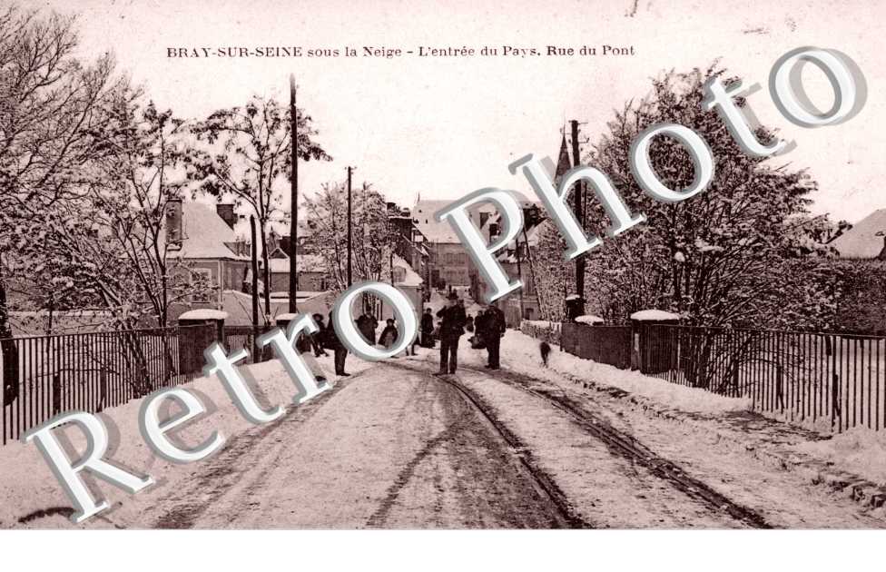 L'entree du Pays sous la neige, Rue du Pont