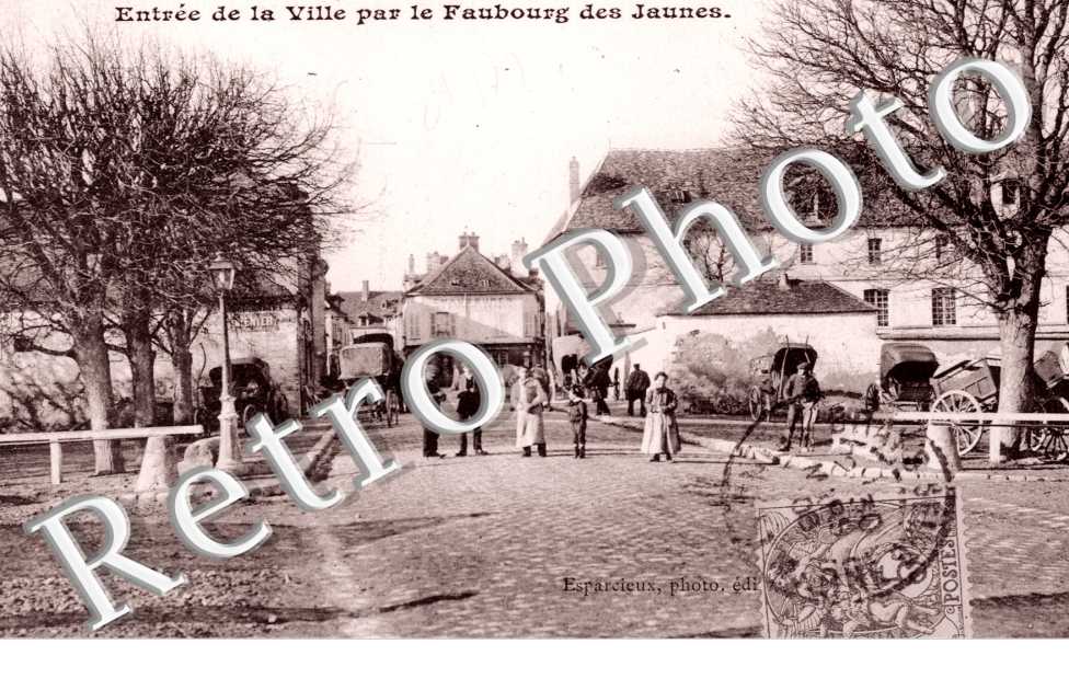 Entree de la Ville par le Faubourg de Jaunes