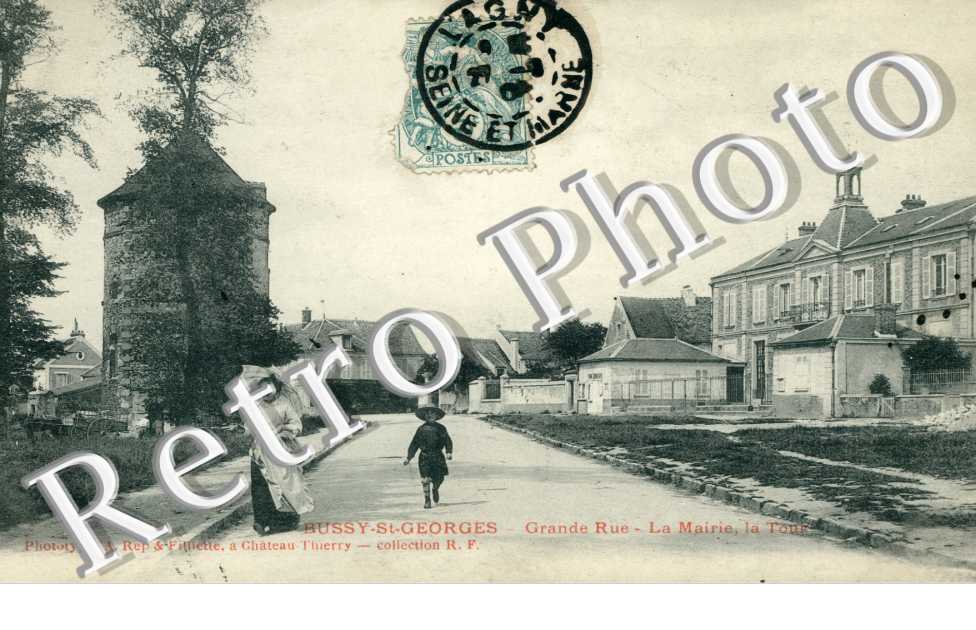 la Grande-Rue, la Mairie et la Tour