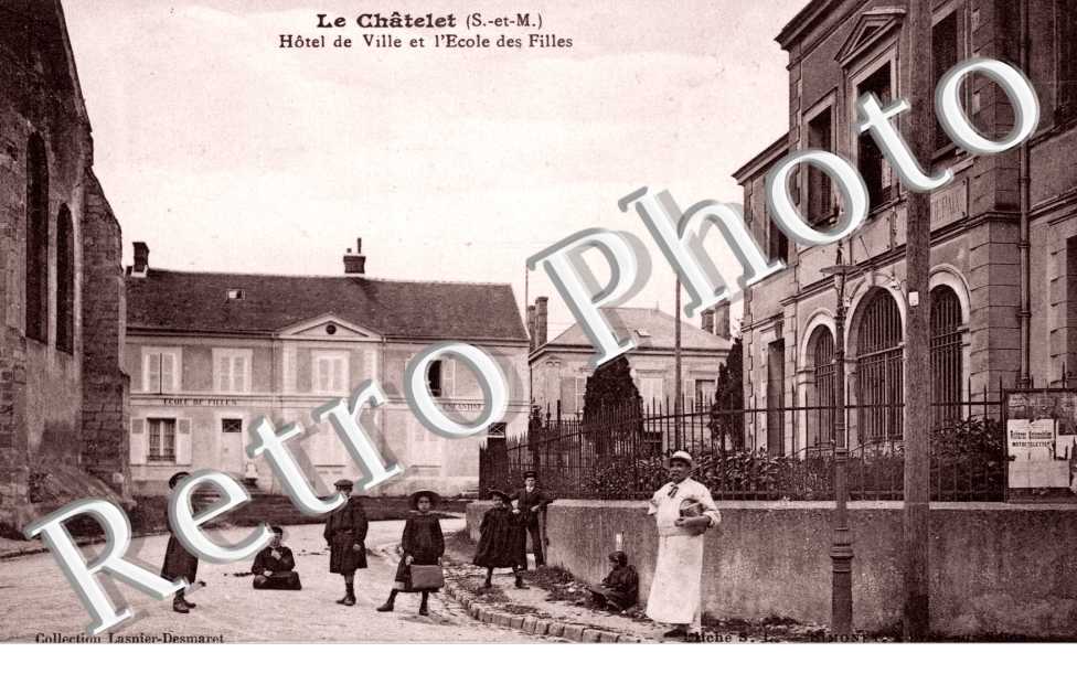 Hotel de Ville et l'Ecole des Filles