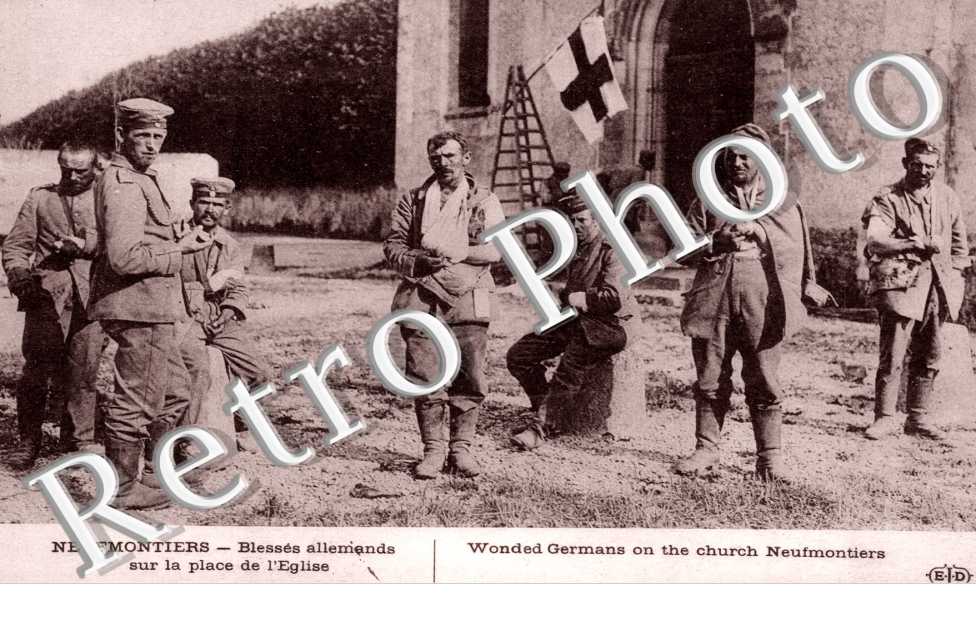 Blesses allemands sur la place de l'eglise - guerre