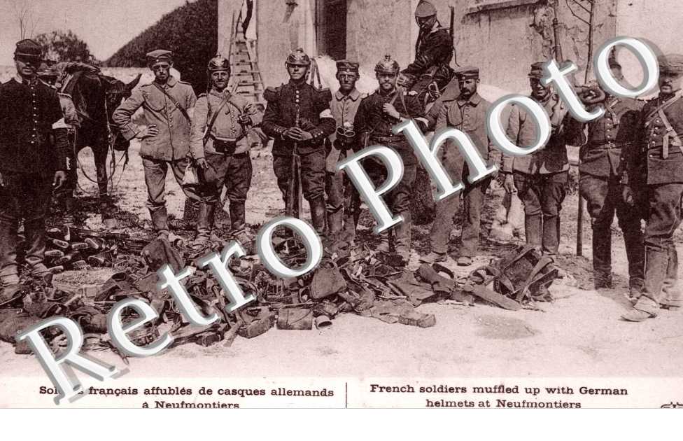 Soldats francais affubles de casques allemands a Neufmontiers