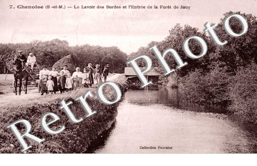 le lavoir des Bordes et l'entree de la foret de Jouy
