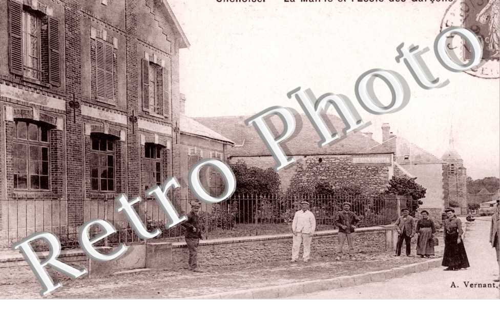 La mairie et l'ecole des garcons
