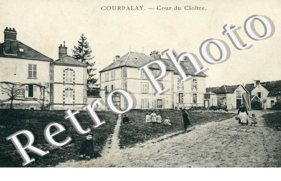Cour du Cloitre