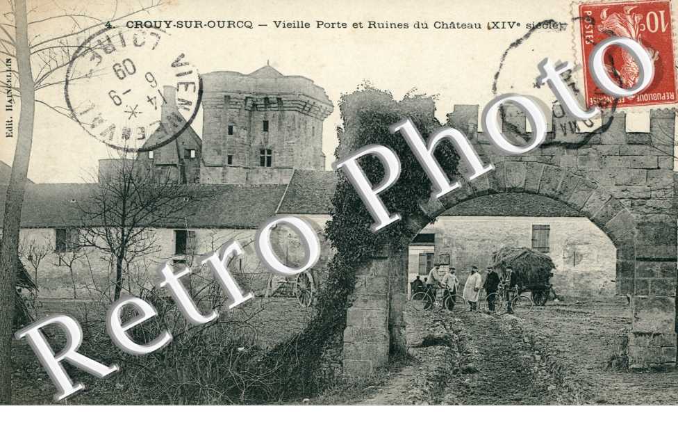 Vieille Porte et Ruines du Chateau