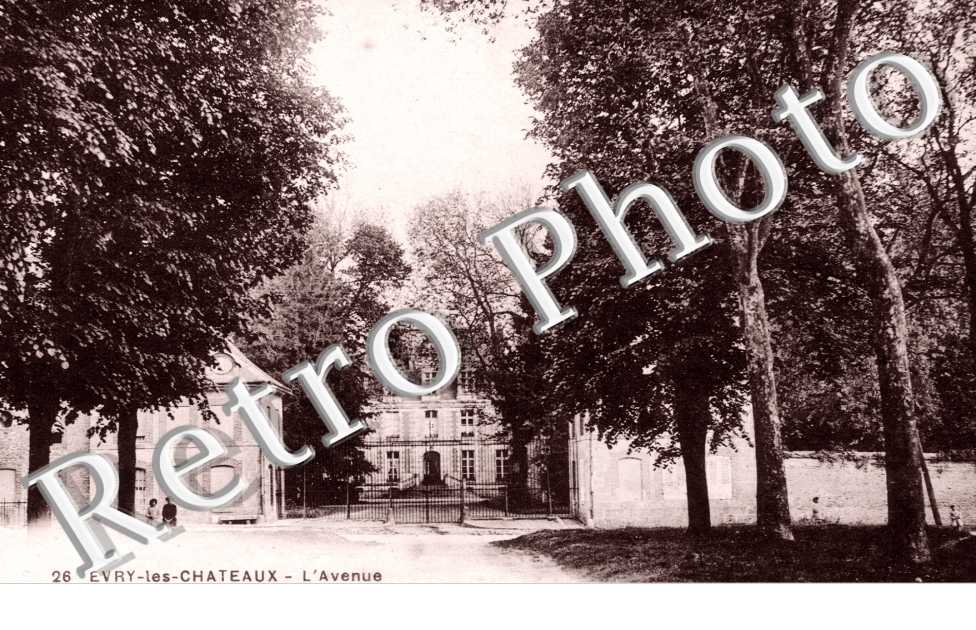 Evry-les-Chateaux, l'Avenue