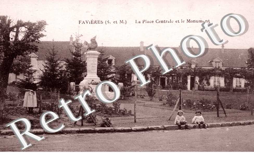 la Place Centrale et le Monument