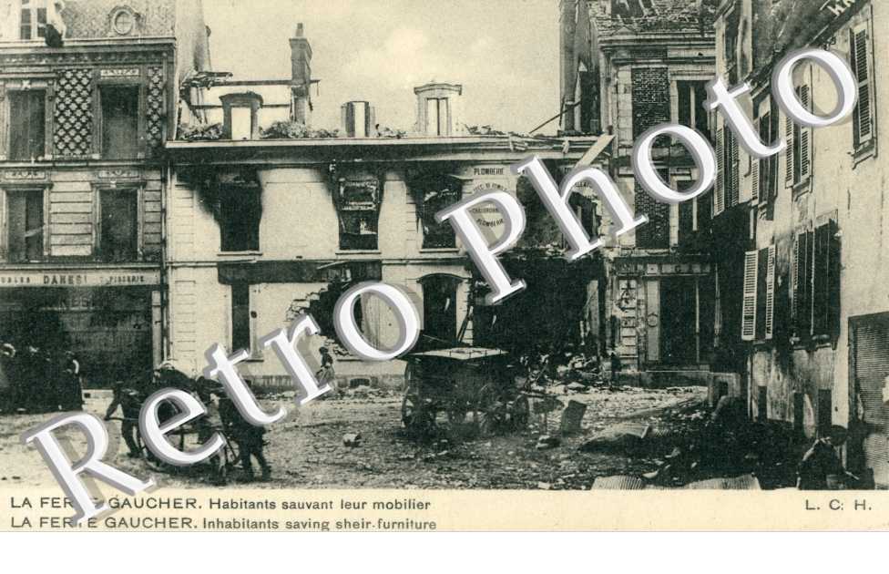 Habitants sauvant leur mobilier
