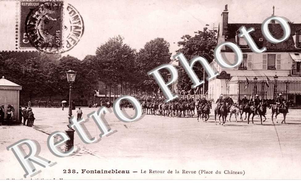 la Place du Chateau, le Retour de la Revue