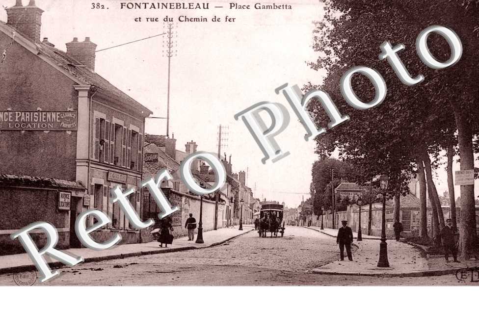  la Place Gambetta et la Rue du Chemin de Fer