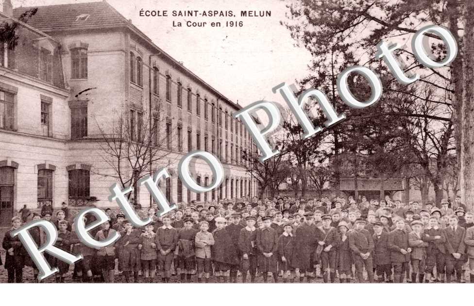 Ecole Saint-Aspais, la Cour en 1916