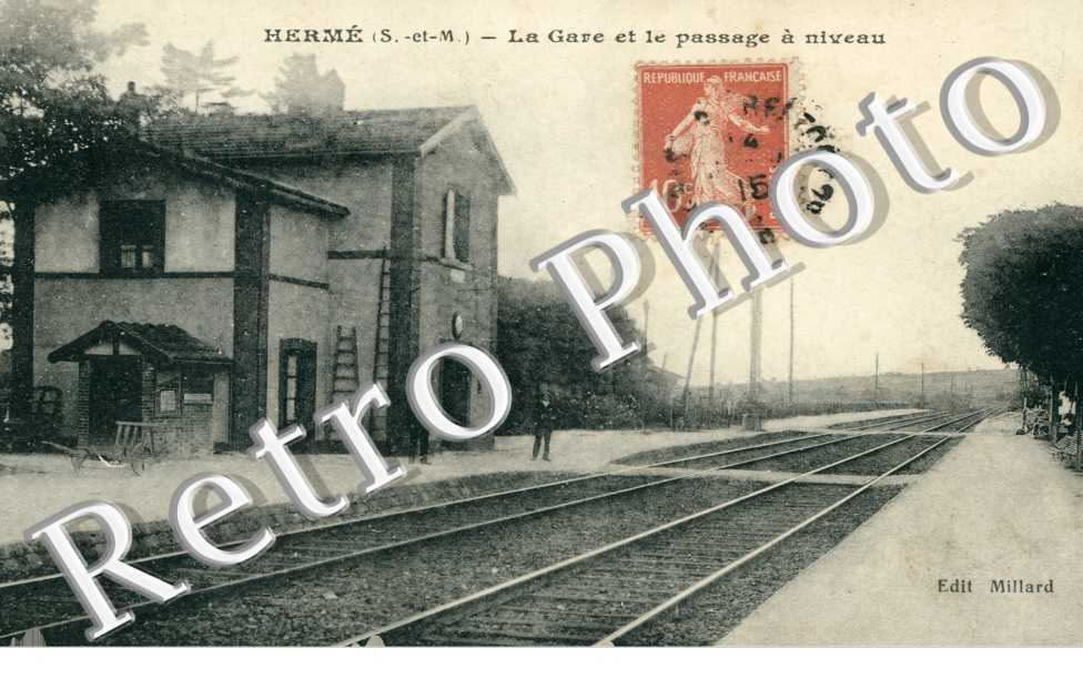 la gare et le passage a niveau