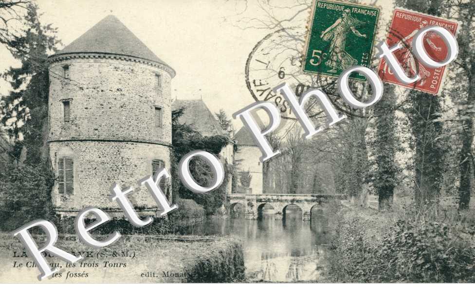 Le Chateau - Les Trois Tours et les Fossés