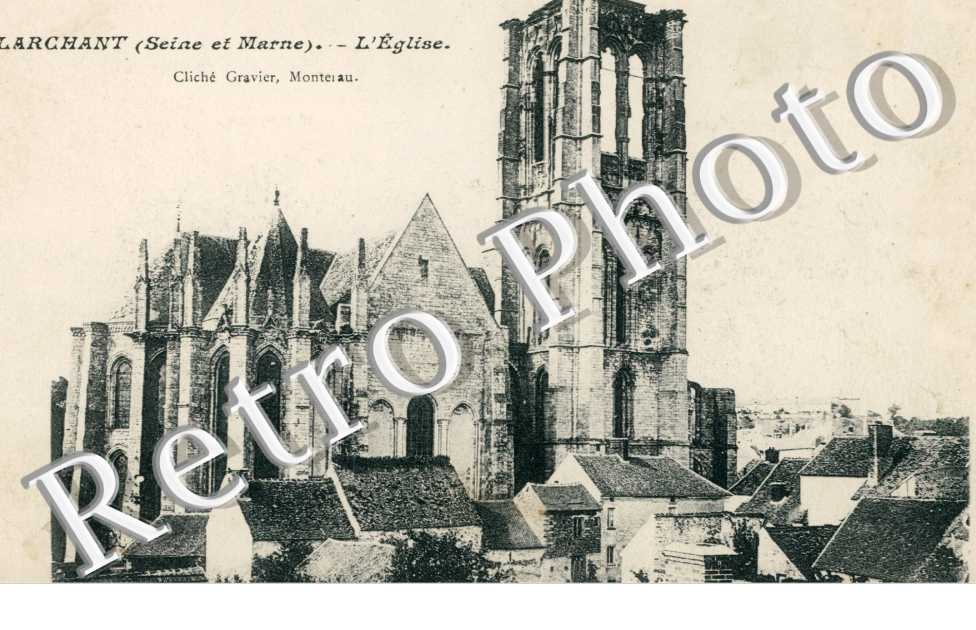 Vue éloignée de l'église