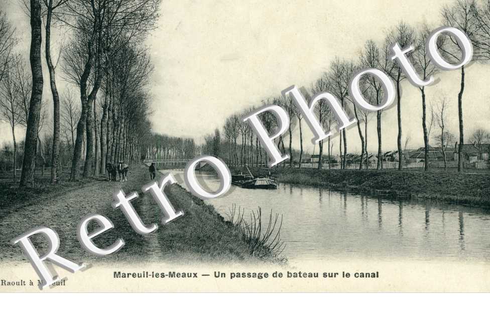Un Passage de Bateau sur le Canal