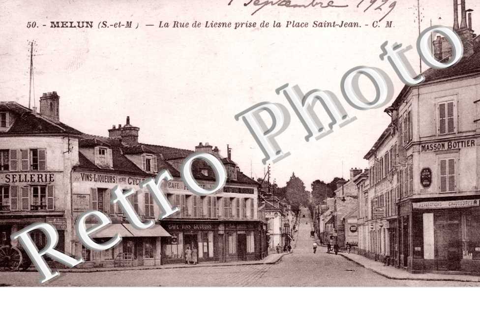 la Rue de Liesne prise de la Place Saint-Jean