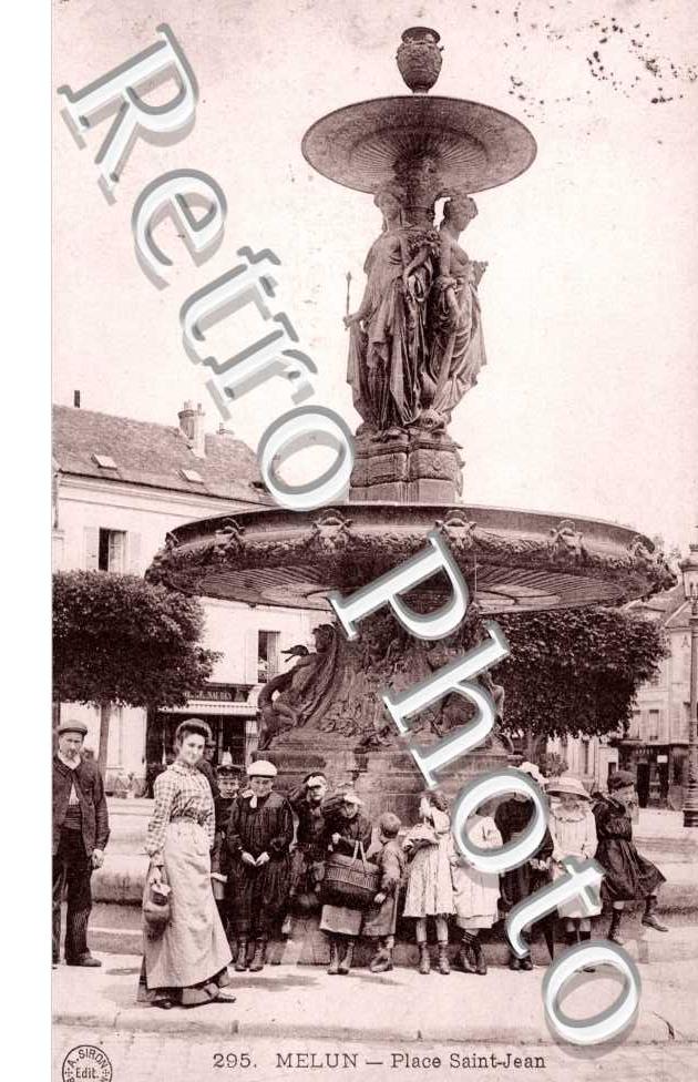 la Place Saint-Jean, la Fontaine Monumentale