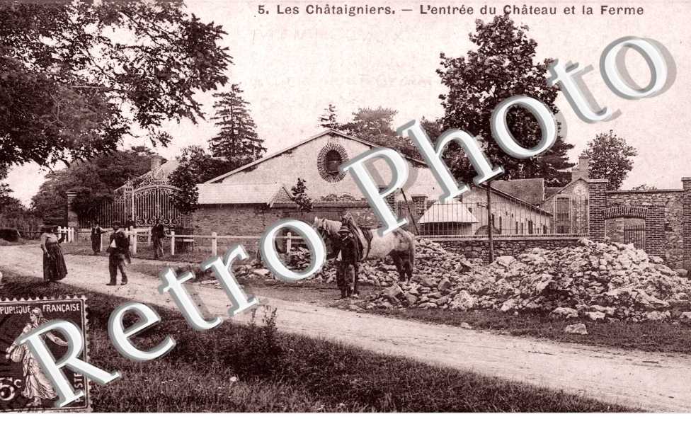 les Chataigniers - entree du chateau et de la ferme