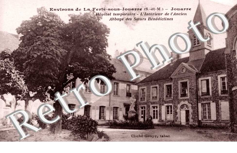 Hopital temporaire L'interieur de l'ancien Abbaye des Soeurs Benedictines
