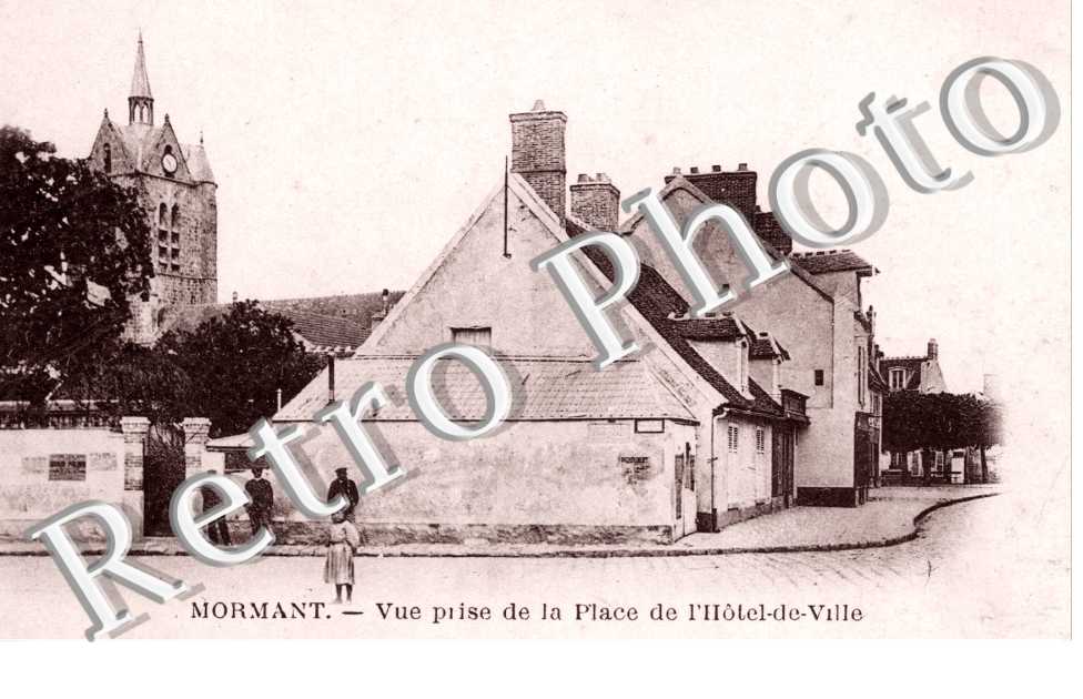 Vue prise de la Place de l'Hotel-de-Ville