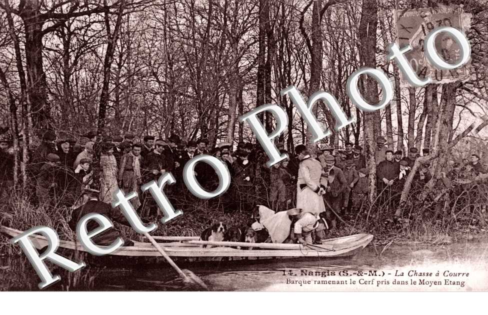la Chasse a Courre, Barque ramenant le Cerf pris dans le Moyen Etang