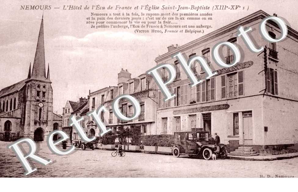 l'Hotel de l'Ecu de France et l'Eglise Saint-Jean-Baptiste