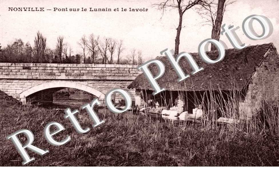 Pont sur le Lunain et le lavoir