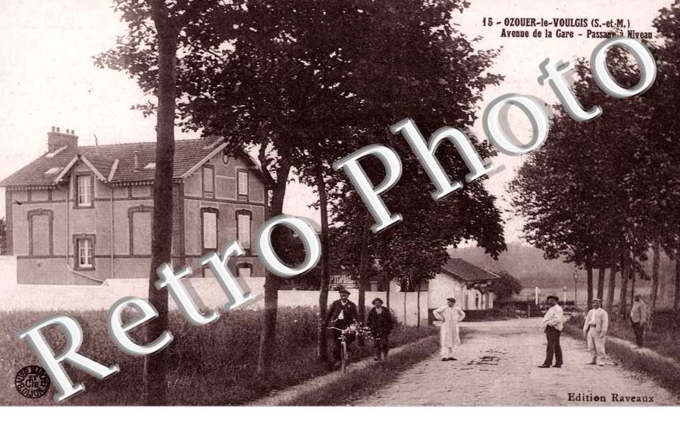 l'Avenue de la Gare, le Passage a Niveau