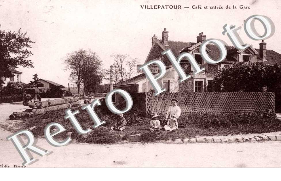 Villepatour, Cafe et Entree de la Gare