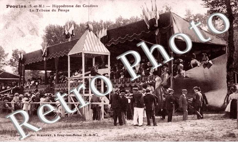 Hippodrome des Coudoux - La tribune du pesage  Sport (equitation)