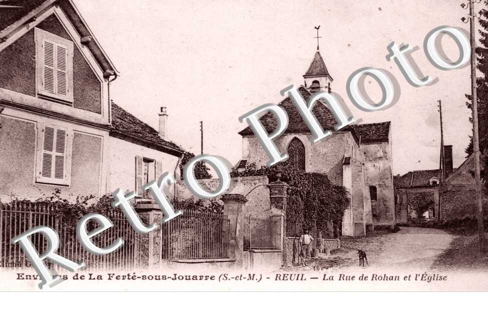 La rue de Rohan et l'eglise