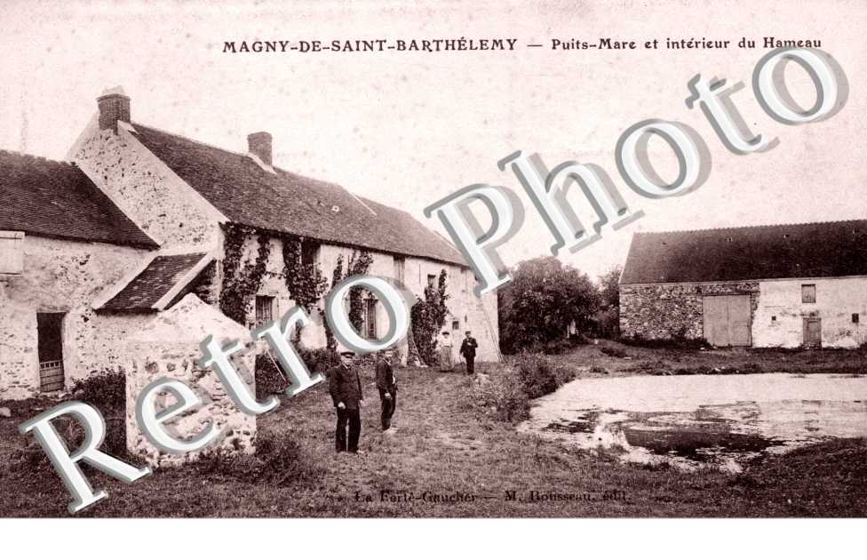 Magny de Saint-Barthelemy - Puits-Mare et interieur du hameau