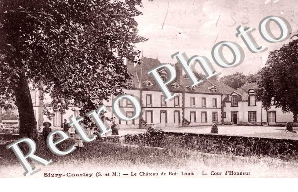 le Chateau de Bois-Louis, la Cour d'Honneur
