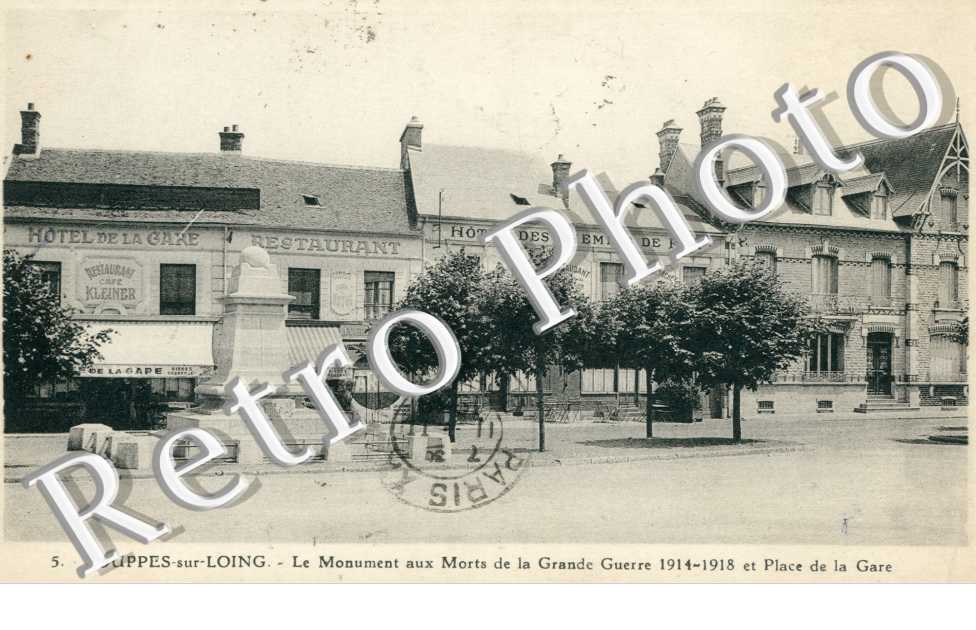 le Monument aux Morts de la Grande Guerre 1914-1918 et Place de la Gare