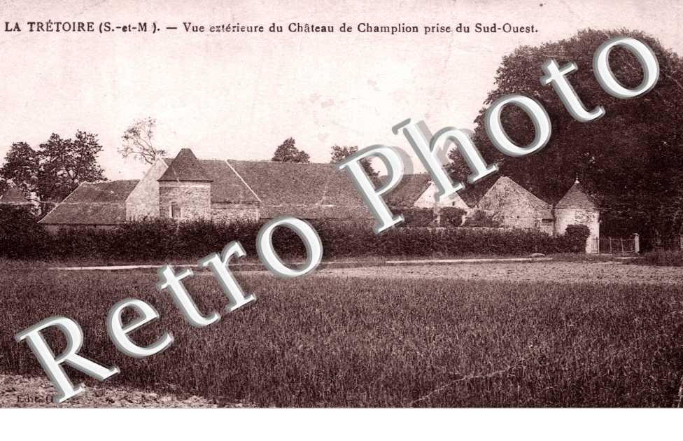 Vue exterieure du chateau de Champlion