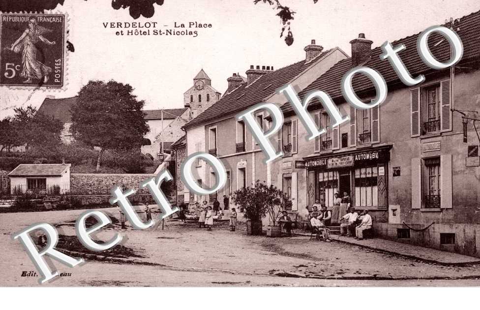 Hotel Saint Nicolas et la place