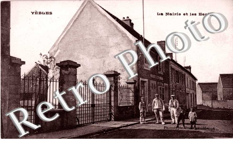 La mairie et les ecoles