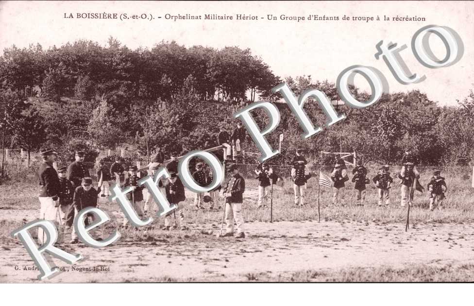 Orphelinat Heriot, un groupe d'enfants de tropup a la recreation