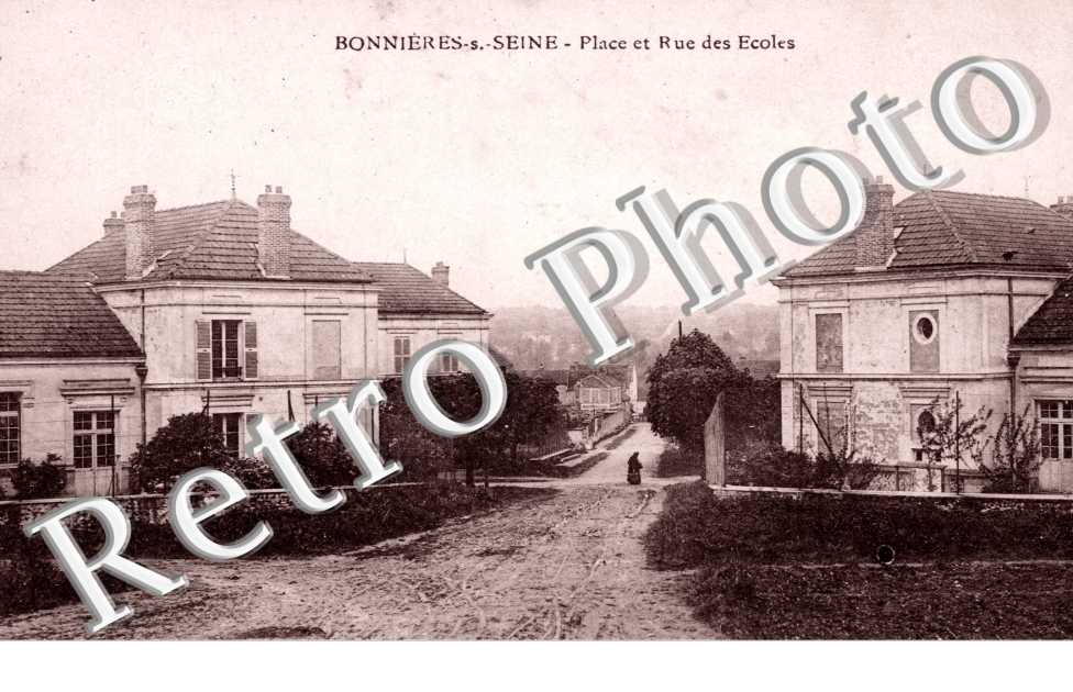 Place et Rue des Ecoles