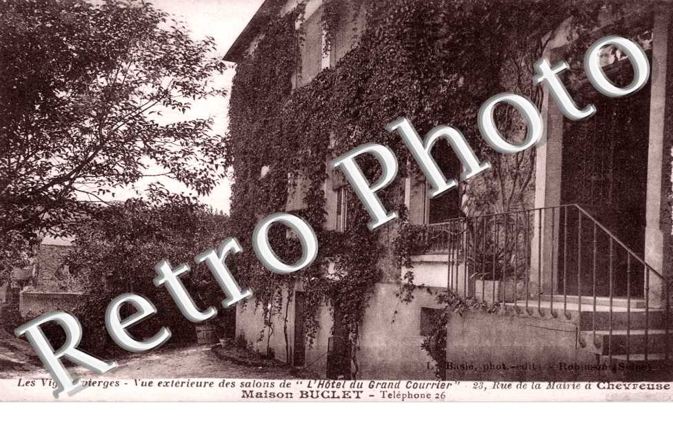 Les Vignes Vierges. Vue extérieure des salons de L'Hôtel du Grand Courrier 23 rue de la mairie