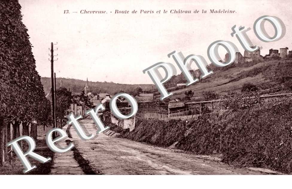 Route de Paris et le château de la Madeleine