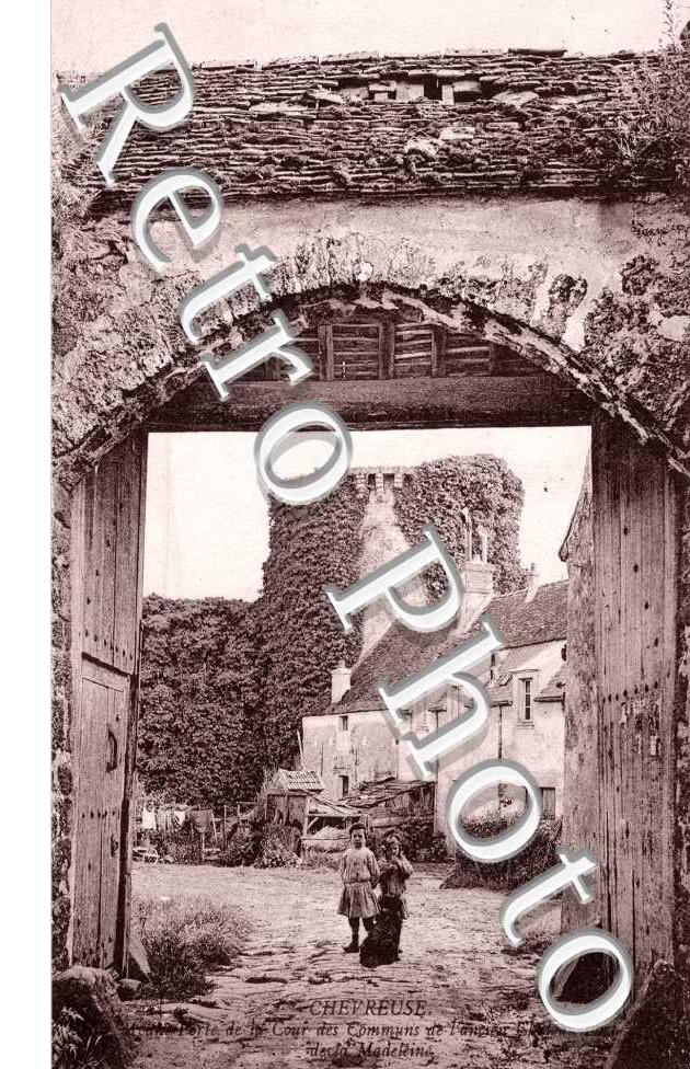 Cour des communs de l'ancien chateau fort